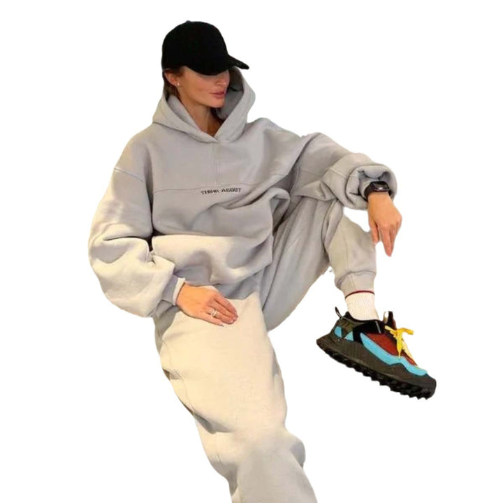 Kvinnor oversized hoodie med iögonfallande text på baksidan Mirla-Eva Jonsson