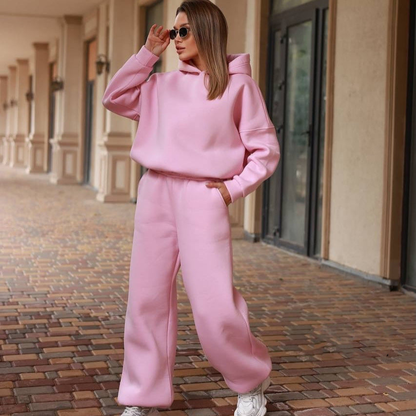 Kvinnor oversized hoodie och bekväm byxor kombination Mirla-Eva Jonsson