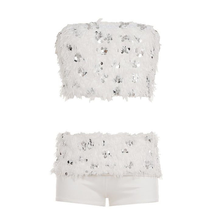 Kvinnor snyggt topp och shorts-set med glittrande paljetter och dekorativa fjädrar Mirla-Eva Jonsson