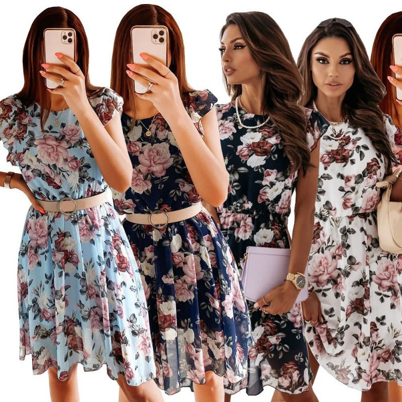 Kvinnor sommarklänning med blommönster, volangdetaljer och midjebälte Mirla-Eva Jonsson