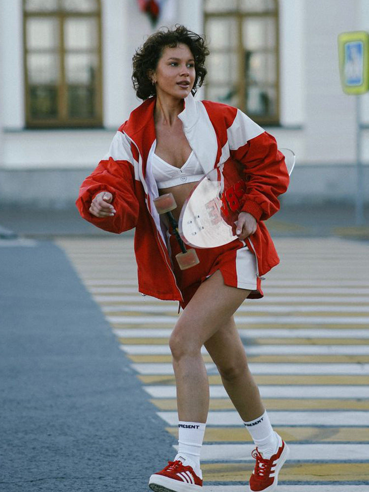Kvinnor sportig fritidsset med kort jacka och shorts Mirla-Eva Jonsson