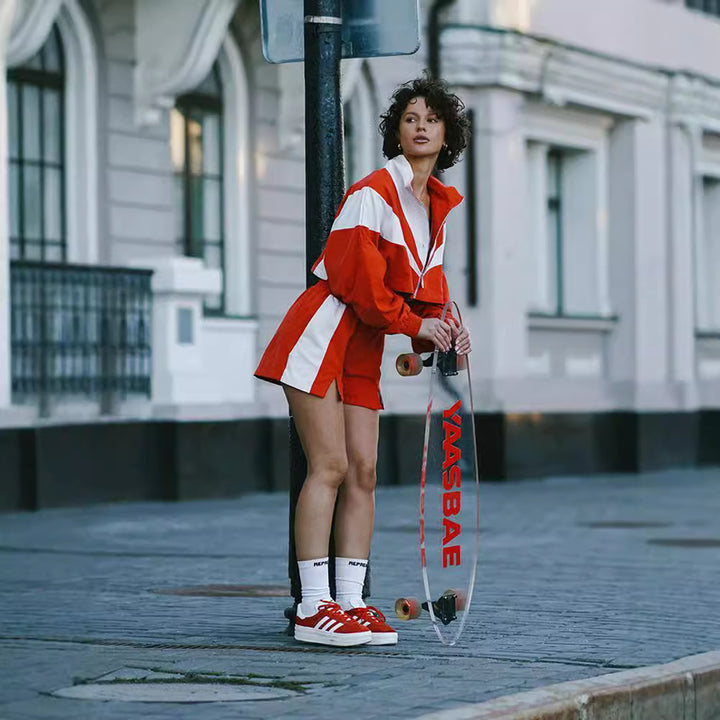 Kvinnor sportig fritidsset med kort jacka och shorts Mirla-Eva Jonsson