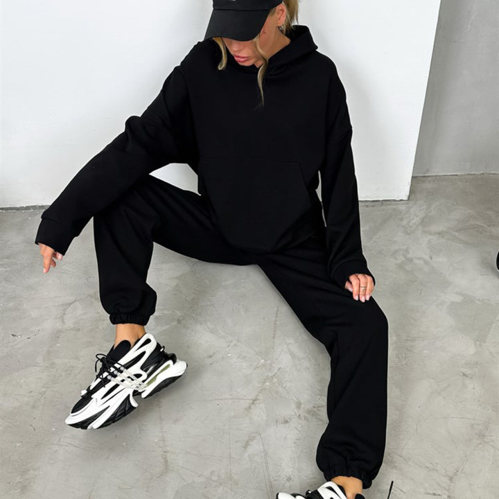 Kvinnor sportig hoodie-set gjort av mjukt bomullsmaterial Mirla-Eva Jonsson