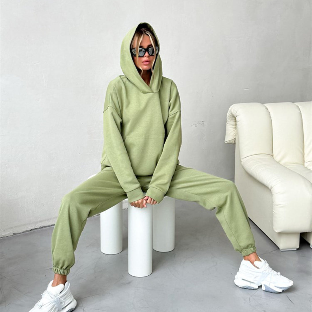 Kvinnor sportig hoodie-set gjort av mjukt bomullsmaterial Mirla-Eva Jonsson