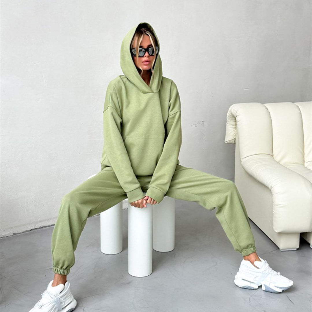 Kvinnor sportig hoodie-set gjort av mjukt bomullsmaterial Mirla-Eva Jonsson