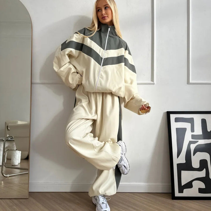 Kvinnor sportig jacka med hög krage och modern design Mirla-Eva Jonsson