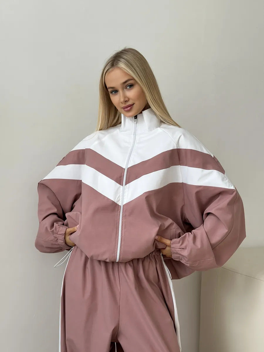 Kvinnor sportig jacka med hög krage och modern design Mirla-Eva Jonsson