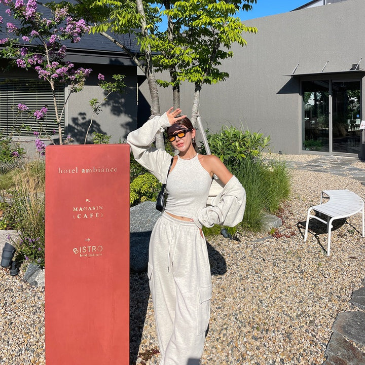 Kvinnor sportig loungewear set med crop top och vida cargo byxor Mirla-Eva Jonsson