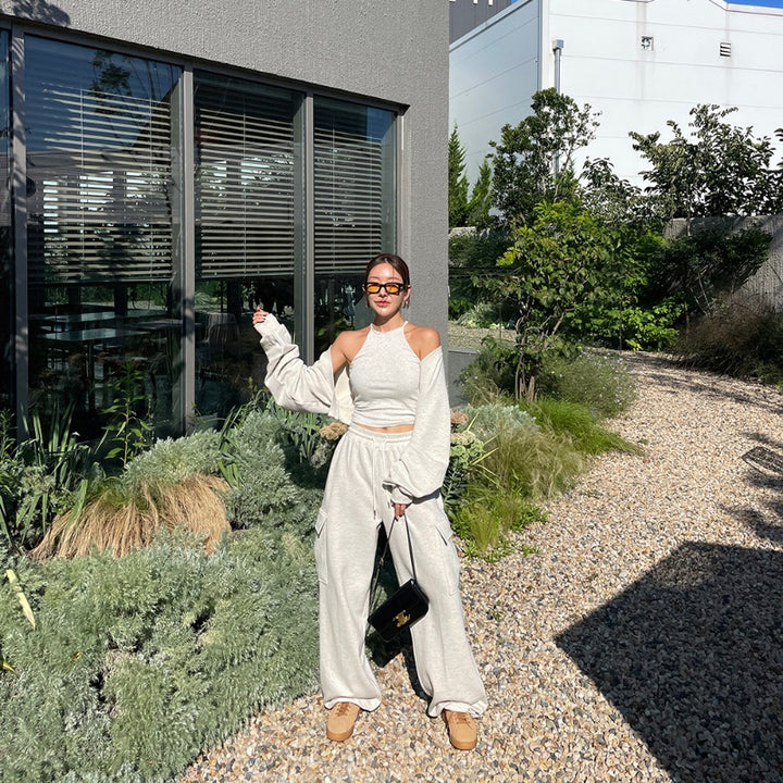 Kvinnor sportig loungewear set med crop top och vida cargo byxor Mirla-Eva Jonsson