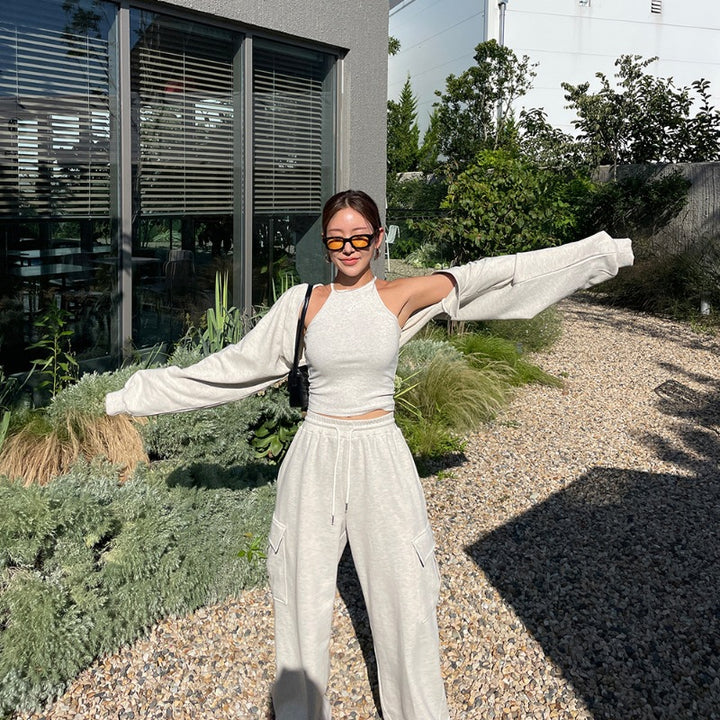 Kvinnor sportig loungewear set med crop top och vida cargo byxor Mirla-Eva Jonsson