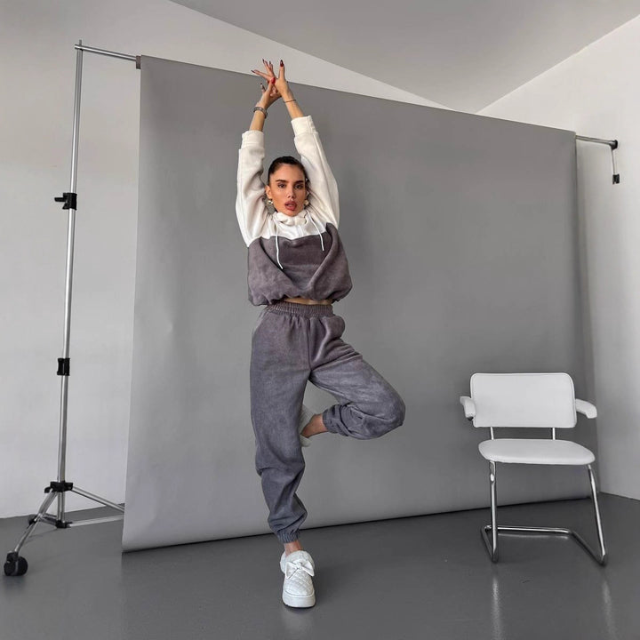 Kvinnor sportig sweatshirt och elastiska joggingsbyxor set Mirla-Eva Jonsson