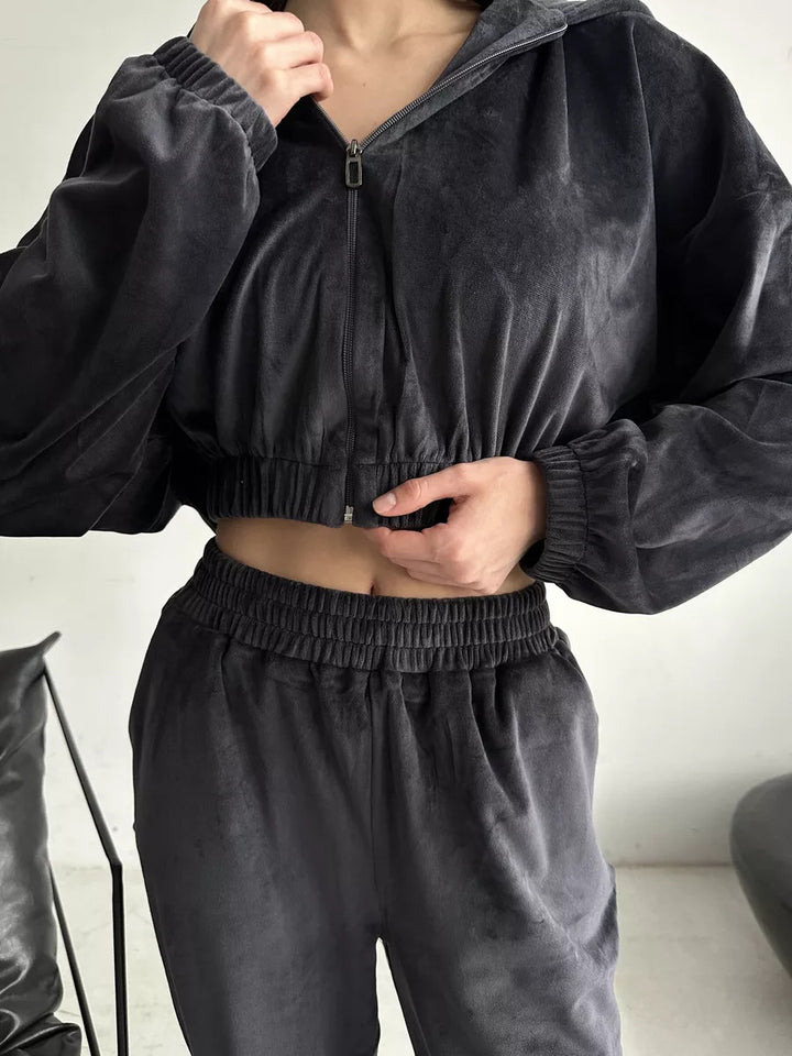 Kvinnor sportig velourjacka med elastisk midja och stor krage Mirla-Eva Jonsson