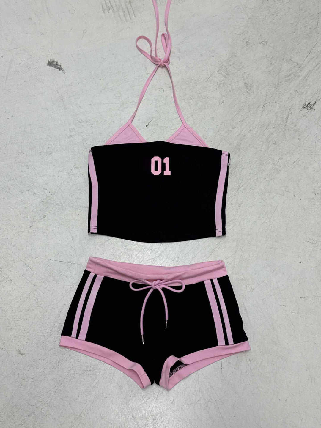 Kvinnor sportigt Crop-top och shorts set med dekorativt snöre Mirla-Eva Jonsson