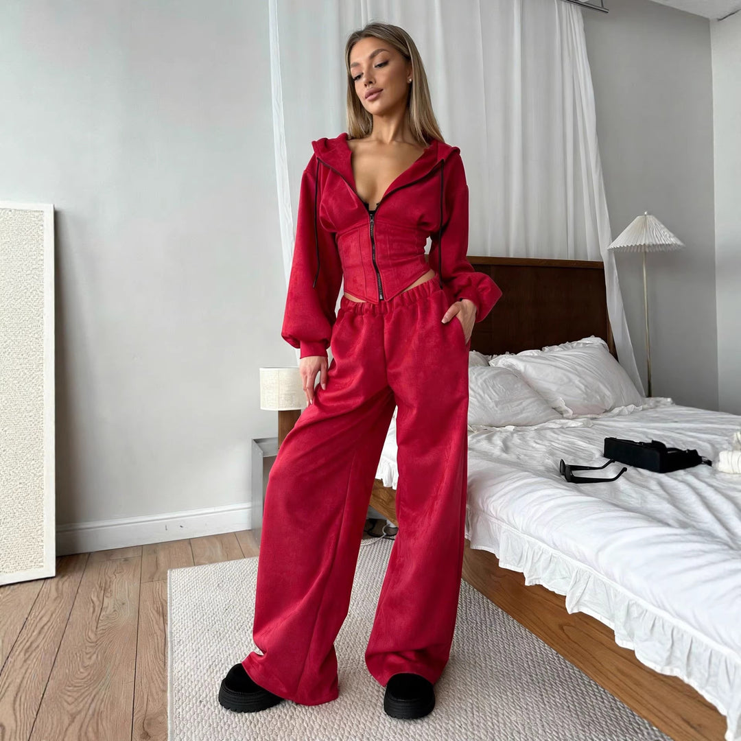 Kvinnor sportigt set av kort hoodiejacka och vida joggingbyxor med elastisk midja Mirla-Eva Jonsson