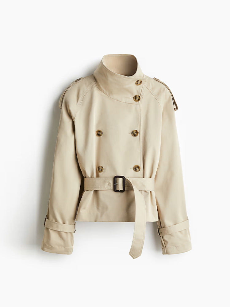 Kvinnor trendig kort jacka i modern trenchcoat-stil med bred krage och midjebälte Mirla-Eva Jonsson