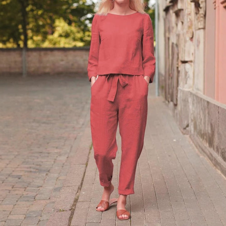 Kvinnor tvådelat linne set med moderiktig topp och bekväma byxor Mirla-Eva Jonsson