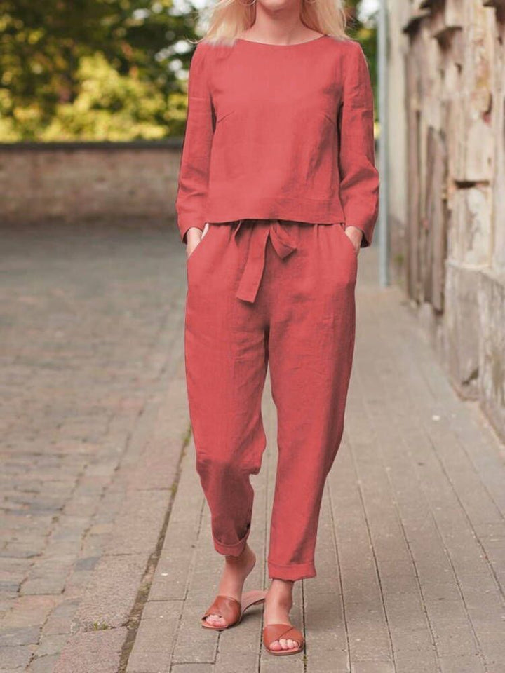 Kvinnor tvådelat linne set med moderiktig topp och bekväma byxor Mirla-Eva Jonsson