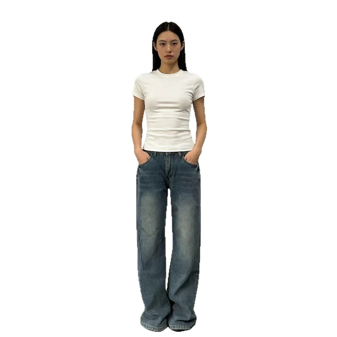 Kvinnor vida högmidjade jeans med avslappnad passform och individuella tvättar Mirla-Eva Jonsson