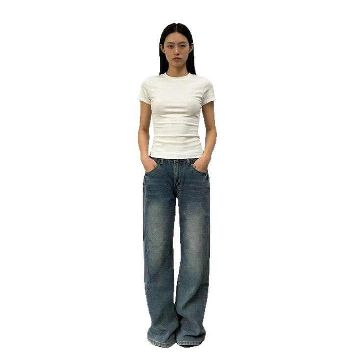 Kvinnor vida högmidjade jeans med avslappnad passform och individuella tvättar Mirla-Eva Jonsson