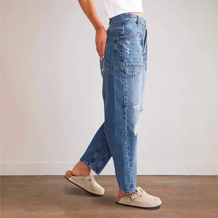 Kvinnors Baggy Jeans i Vintage Look med Förstörda Detaljer och Cargo Fickor Mirla-Eva Jonsson