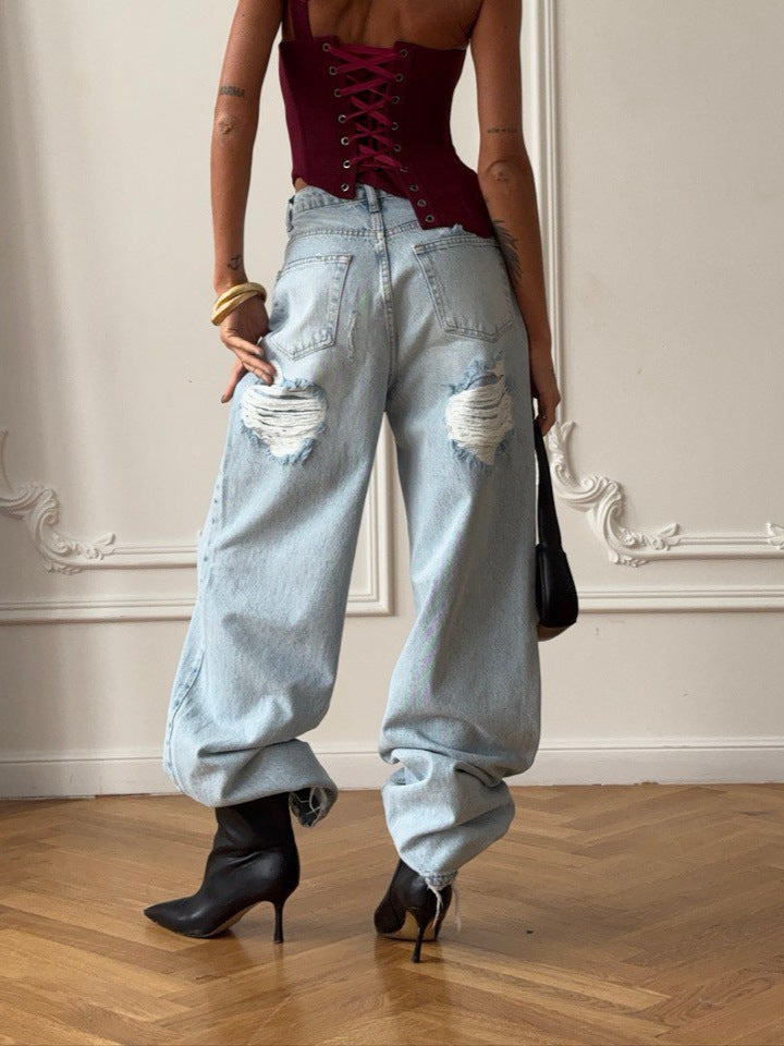 Kvinnors Baggy Jeans i Vintage Stil med Slitna Detaljer och Hög Midja Mirla-Eva Jonsson