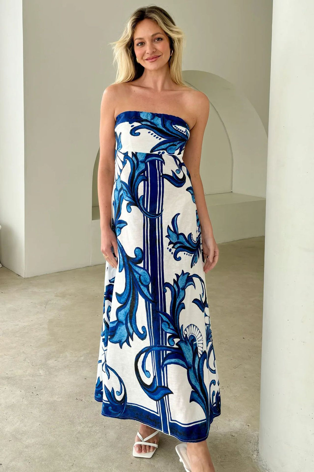 Kvinnors Bandeau Maxi Klänning med Elegant Blommig Tryck och Flödande Snitt-Eva Jonsson