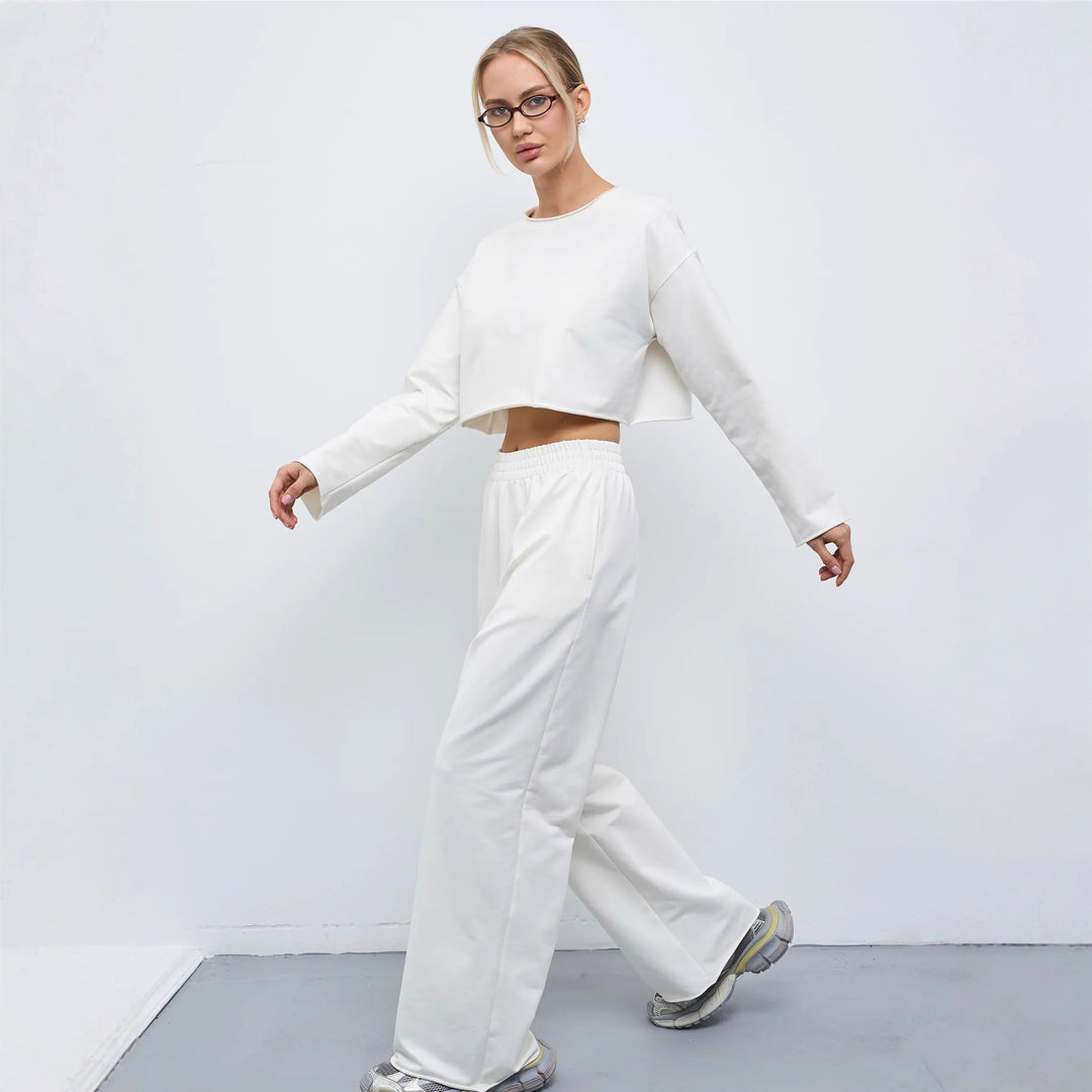 Kvinnors Bekväma Croppad Sweatshirt och Vida Joggingbyxor Set Mirla-Eva Jonsson