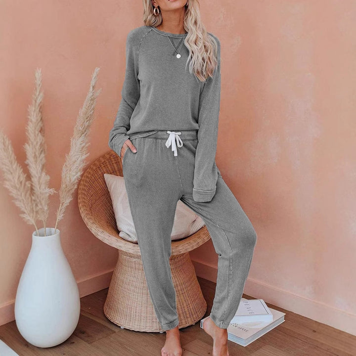 Kvinnors Bekväma Lounge Set med Stilig Oversized Tröja och Avkopplande Byxor Mirla-Eva Jonsson