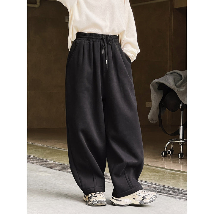 Kvinnors Bekväma Oversized Hoodie Jacka med Generösa Fickor och Dragsko Mirla-Eva Jonsson