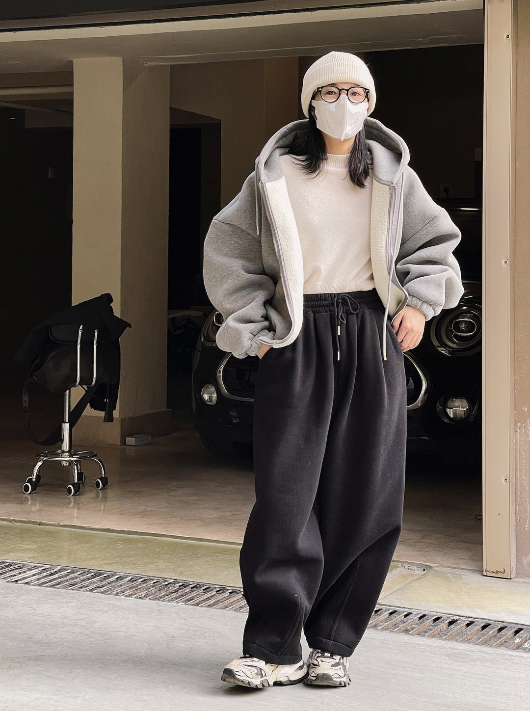 Kvinnors Bekväma Oversized Hoodie Jacka med Generösa Fickor och Dragsko Mirla-Eva Jonsson
