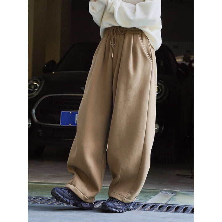 Kvinnors Bekväma Oversized Hoodie Jacka med Generösa Fickor och Dragsko Mirla-Eva Jonsson