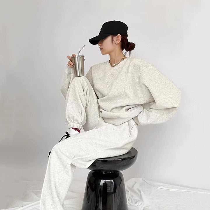 Kvinnors Bekväma Oversized Sweatshirt och Jogger Set med Elastiskt Midjeband och Sidofickor Mirla-Eva Jonsson