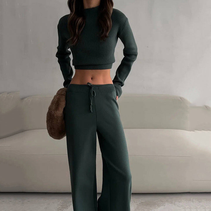 Kvinnors Bekväma Stickade Loungewear med Kort Topp och Vida Byxor Mirla-Eva Jonsson