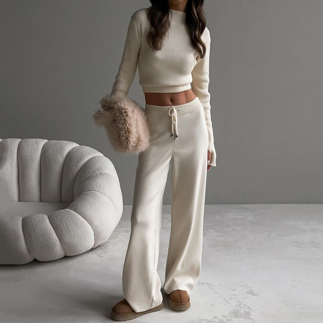 Kvinnors Bekväma Stickade Loungewear med Kort Topp och Vida Byxor Mirla-Eva Jonsson