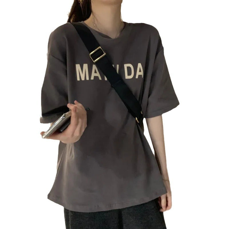 Kvinnors Bekväma T-Shirt med Ögonfångande Text Mirla-Eva Jonsson