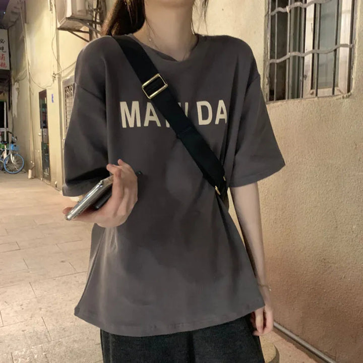 Kvinnors Bekväma T-Shirt med Ögonfångande Text Mirla-Eva Jonsson