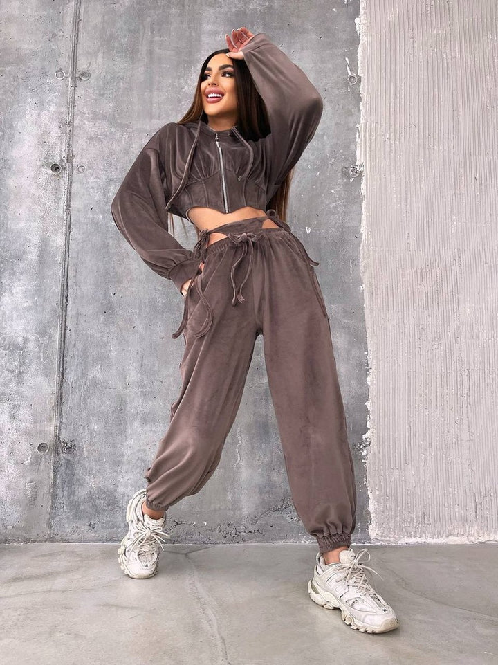 Kvinnors Bekväma Velour Hoodie och Sweatpants Set Mirla-Eva Jonsson
