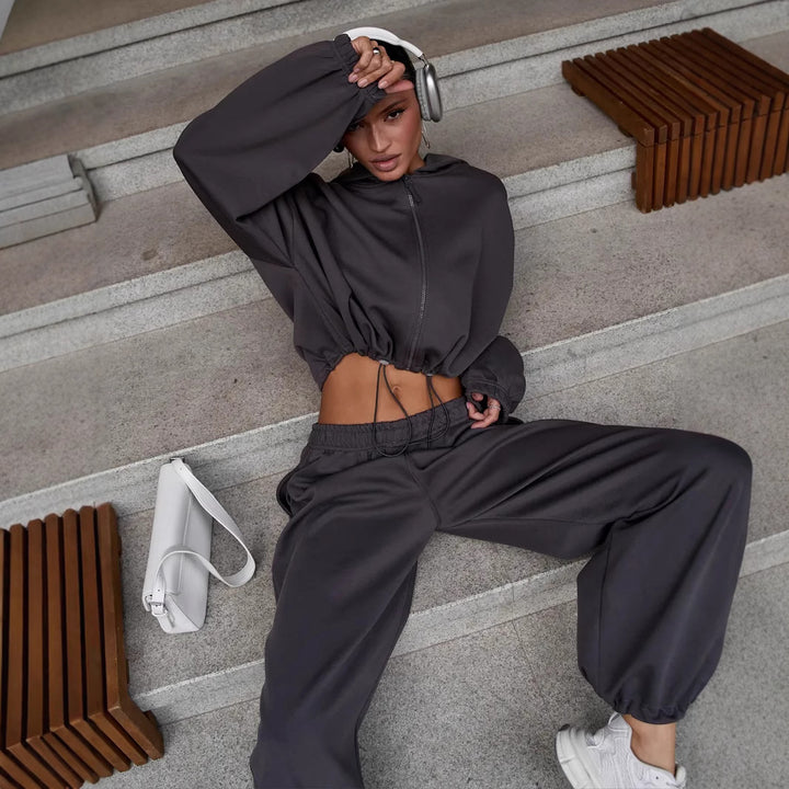 Kvinnors Bekväma och Stiliga Avslappnade Loungewear Träningsdräkt med Huva Mirla-Eva Jonsson