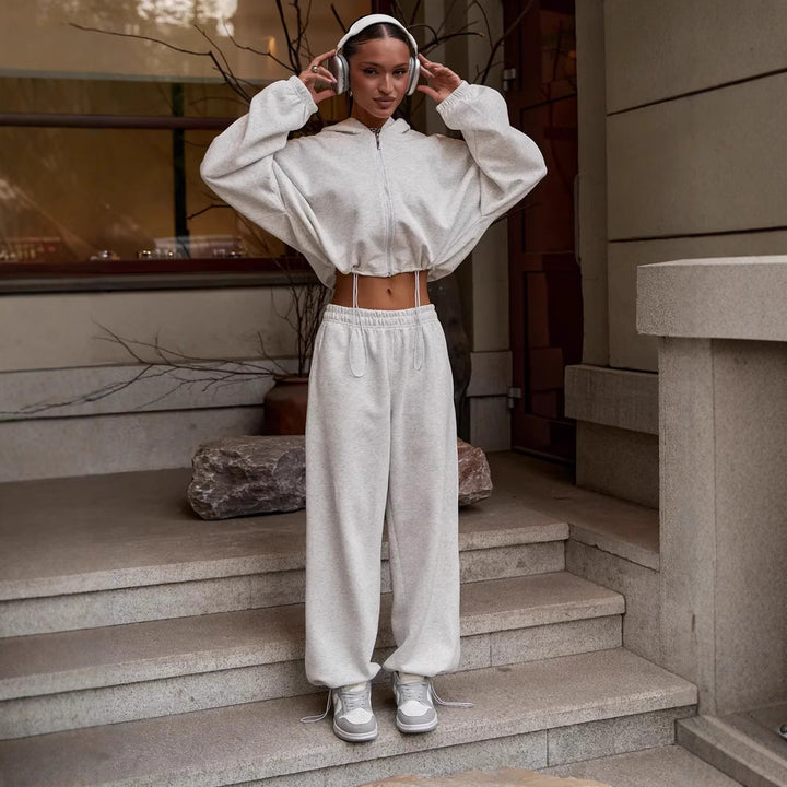 Kvinnors Bekväma och Stiliga Avslappnade Loungewear Träningsdräkt med Huva Mirla-Eva Jonsson