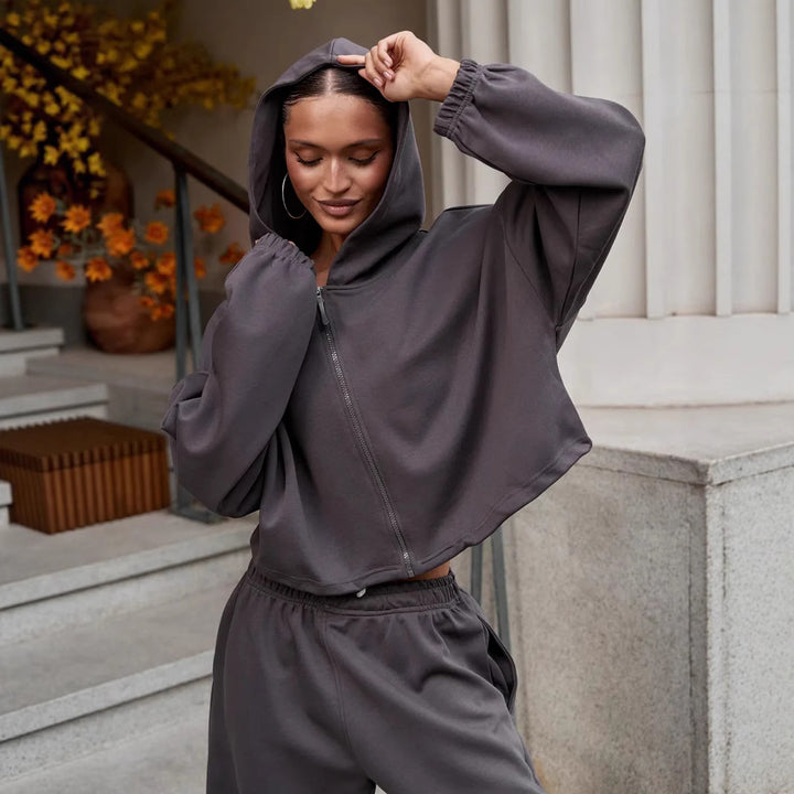Kvinnors Bekväma och Stiliga Avslappnade Loungewear Träningsdräkt med Huva Mirla-Eva Jonsson
