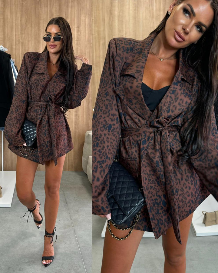 Kvinnors Blazer Klänning med Djurtryck och Modern Bälte Mirla-Eva Jonsson