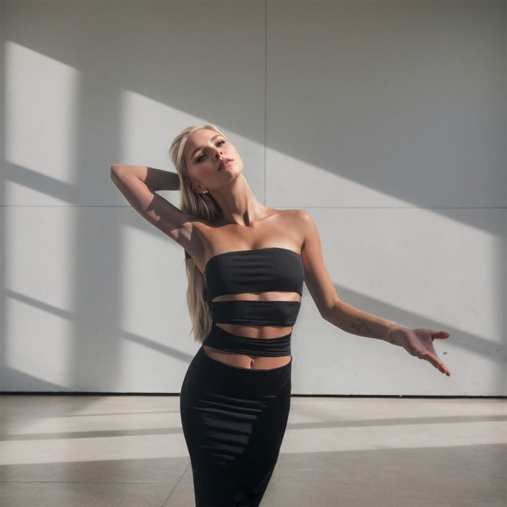 Kvinnors Bodycon-klänning med Bandeau-halsringning och praktiska utklipp detaljer Mirla-Eva Jonsson