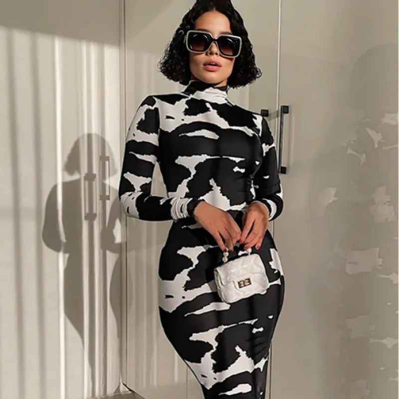 Kvinnors Bodycon-klänning med hög krage och grafiskt mönster Mirla-Eva Jonsson