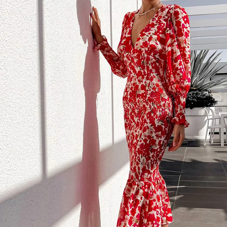 Kvinnors Bodycon klänning med volangkant och glamorös blommönster Mirla-Eva Jonsson