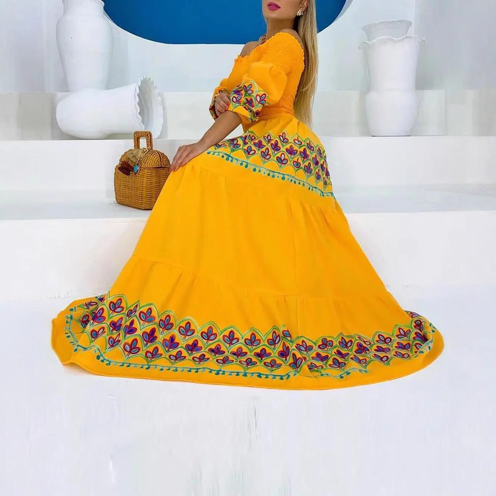 Kvinnors Boho Maxi Klänning med Off-the-Shoulder Design och Lekfull Broderi Detalj-Eva Jonsson
