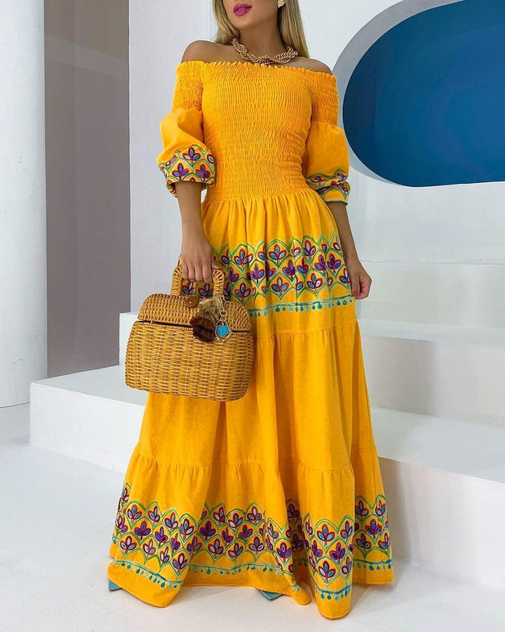 Kvinnors Boho Maxi Klänning med Off-the-Shoulder Design och Lekfull Broderi Detalj-Eva Jonsson