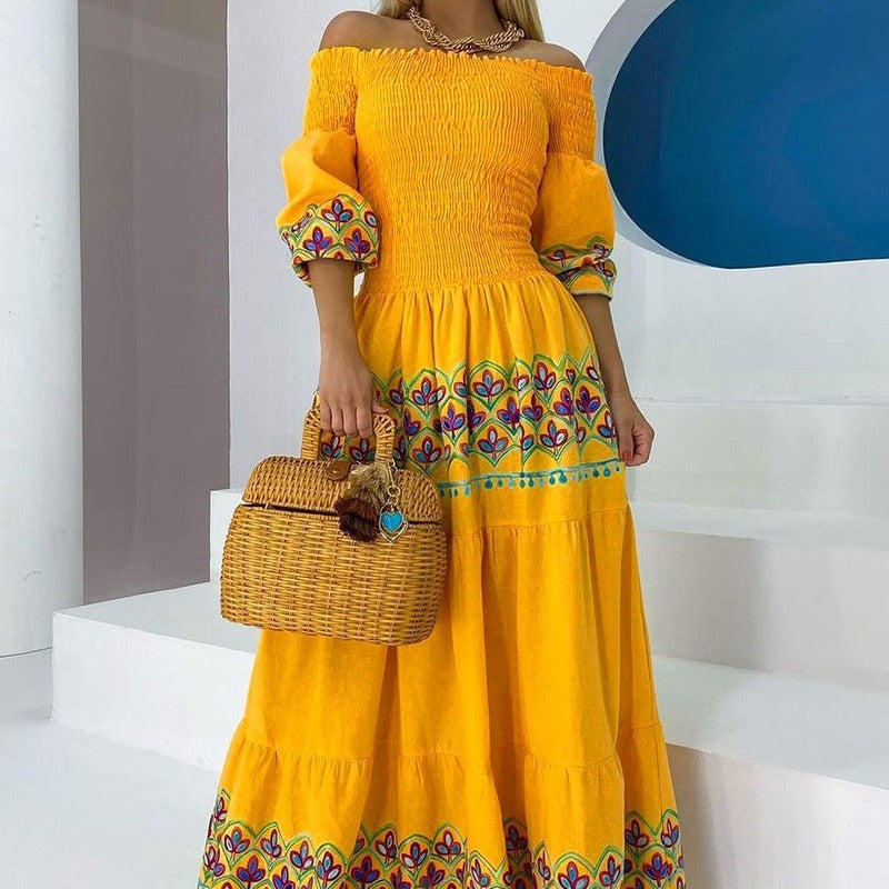 Kvinnors Boho Maxi Klänning med Off-the-Shoulder Design och Lekfull Broderi Detalj-Eva Jonsson