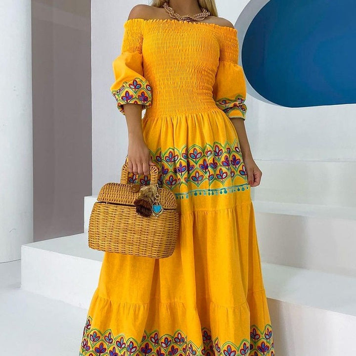 Kvinnors Boho Maxi Klänning med Off-the-Shoulder Design och Lekfull Broderi Detalj-Eva Jonsson