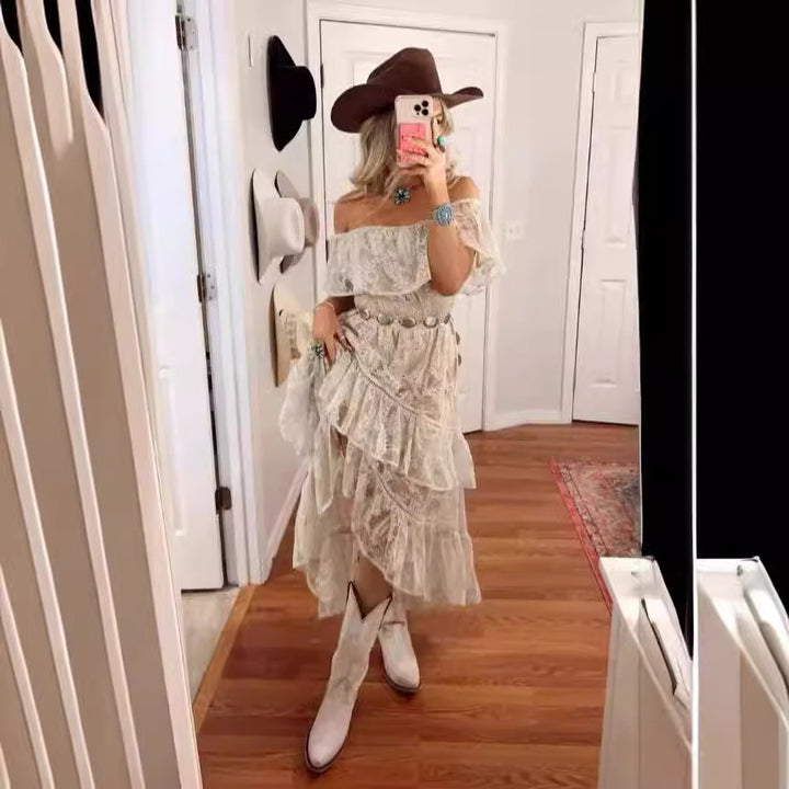 Kvinnors Boho Volangklänning med Off-the-Shoulder Design och Flödande Tyg-Eva Jonsson