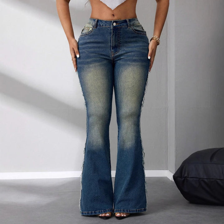 Kvinnors Bootcut Jeans med Hög Midja gjorda av Lätt Denim och Fransade Detaljer Mirla-Eva Jonsson